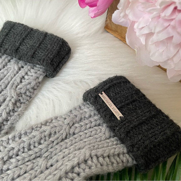 Michael Kors Gloves - Picture 6 of 9